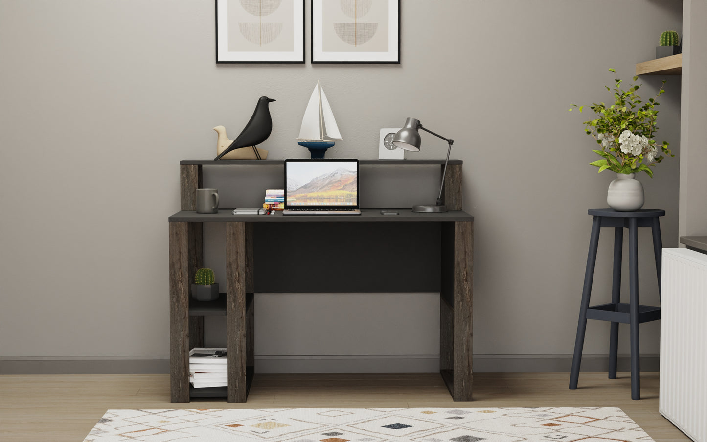 Queens Desk